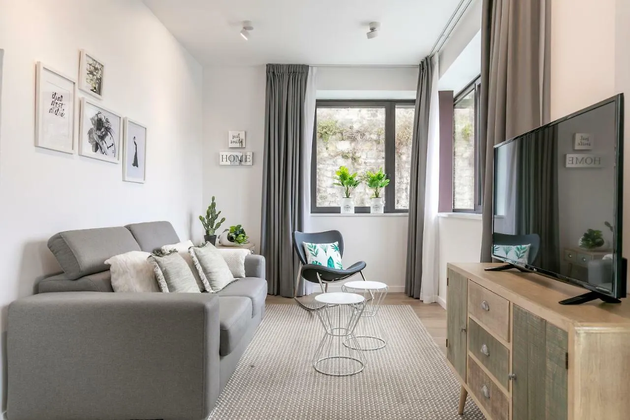 Riverside By Forever Rentals contacts